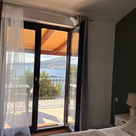 Sea View Apartment-20 M From The Sea *