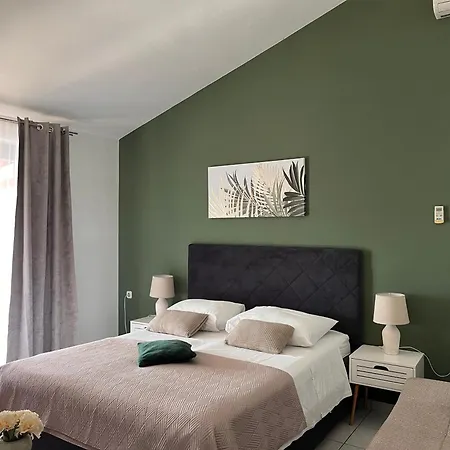 Sea View Apartment-20 M From The Sea *