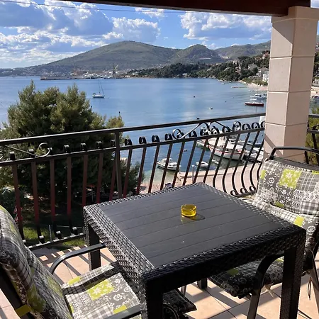 Sea View Apartment-20 M From The Sea *