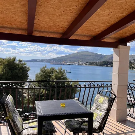 Sea View Apartment-20 M From The Sea 特罗吉尔